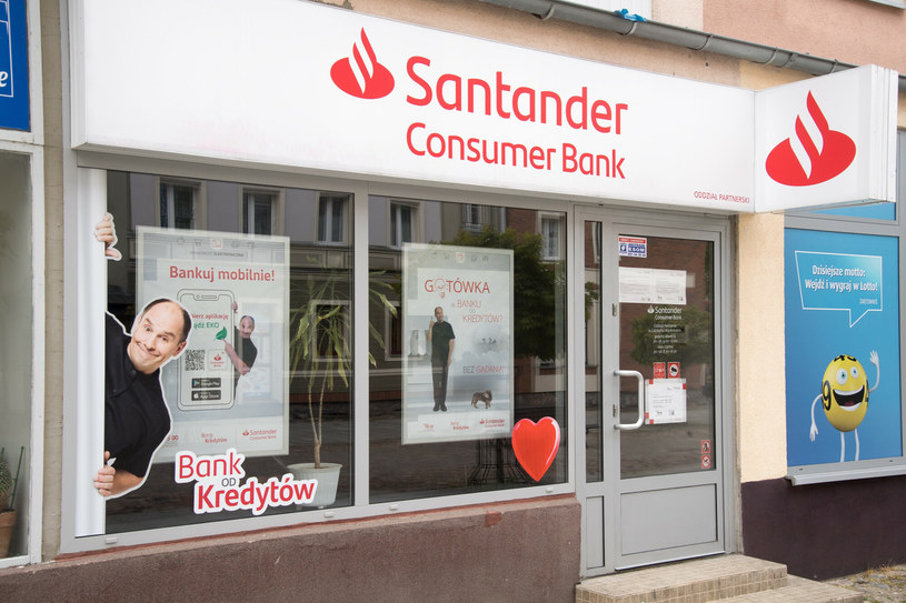 UOKiK nakłada karę na Santander Consumer Bank /Wojciech Stóżyk /Reporter