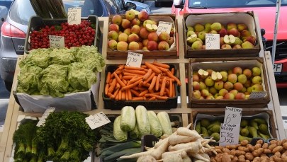 UOKiK po kontroli w sklepach: Egipski czosnek z Polski, polski seler z Holandii 
