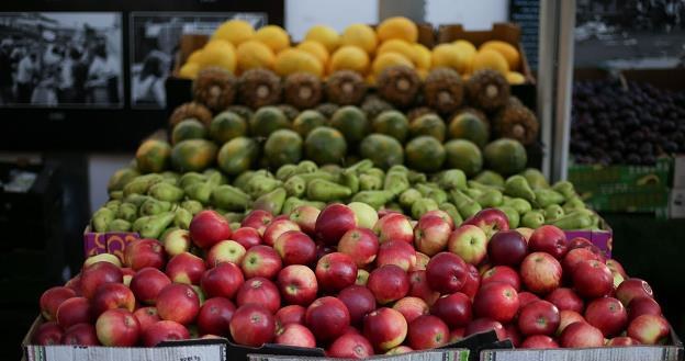 UOKiK przeciwko dużym przetwórcom owoców /AFP