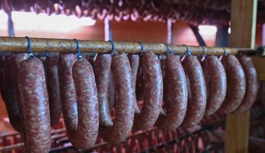 UOKiK wszczął postępowanie wobec znanego zakładu. Chodzi o milionowe opóźnienia