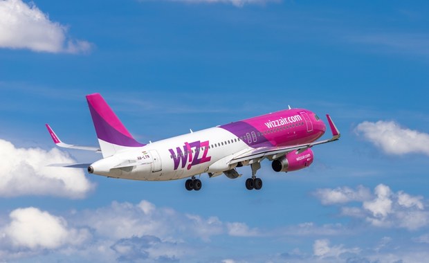 UOKiK wytoczył działa przeciwko liniom WizzAir. Chodzi m.in. o reklamacje bagażu