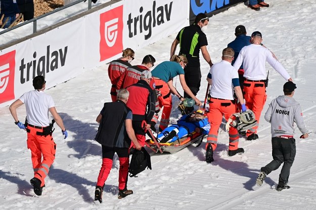 Upadek Daniela Andre Tandego w Planicy /Jure Makovec/AFP /East News