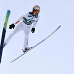 Upadek Kacpra Tomasiaka na mamucie. Polak zniesiony na noszach