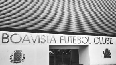 Upadek słynnego klubu. Stadion na Euro wystawiony na sprzedaż