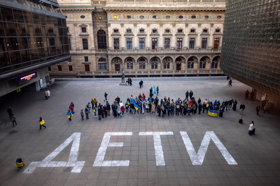 Upamiętnienie trzeciej rocznicy ostrzału teatru w Mariupolu. Praga, 16.03.2025 r. /Martin Divisek /PAP/EPA