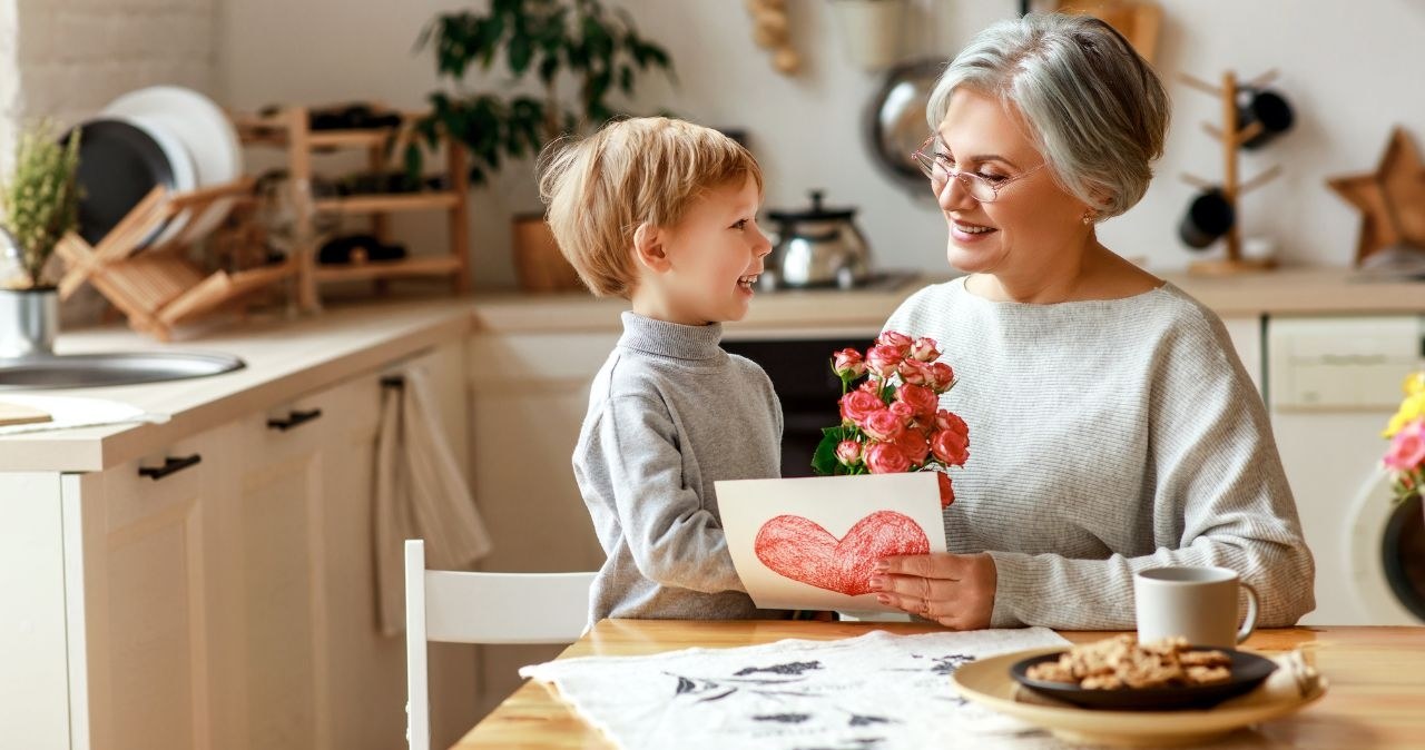 Upominki na dzień Babci i Dziadka w Dino /adobestock /INTERIA.PL