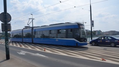 Uprzejma motornicza i nieczuli pasażerowie