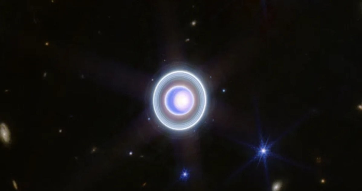 Uran na nowym zdjęciu z Kosmiczego Teleskopu Jamesa Webba /NASA, ESA, CSA /materiał zewnętrzny