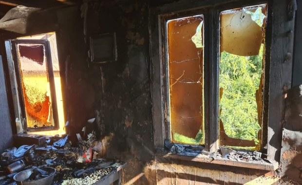 Uratowane z płonącego domu. 87-latka i 56-latka w szpitalu