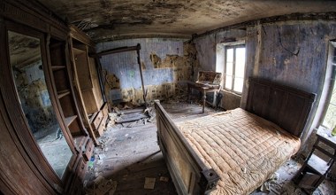 Urbex na granicy prawa. Nastolatki na TikToku eksplorują opuszczone budynki