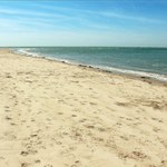 Urlop nad Bałtykiem bez tłumów? Odwiedź tę piękną, piaszczystą plażę niecałe pół godziny drogi z Łeby