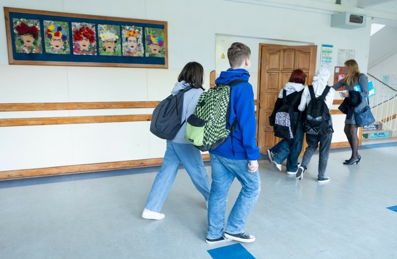 Urlop z dziećmi podczas roku szkolnego. Polacy podzieleni ws. nowego zakazu
