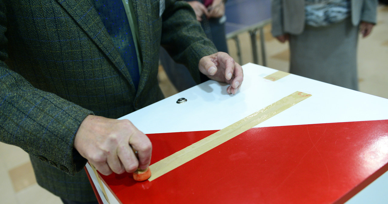 Urna wyborcza (zdjęcie ilustracyjne) /Daniel Dmitriew /Agencja FORUM