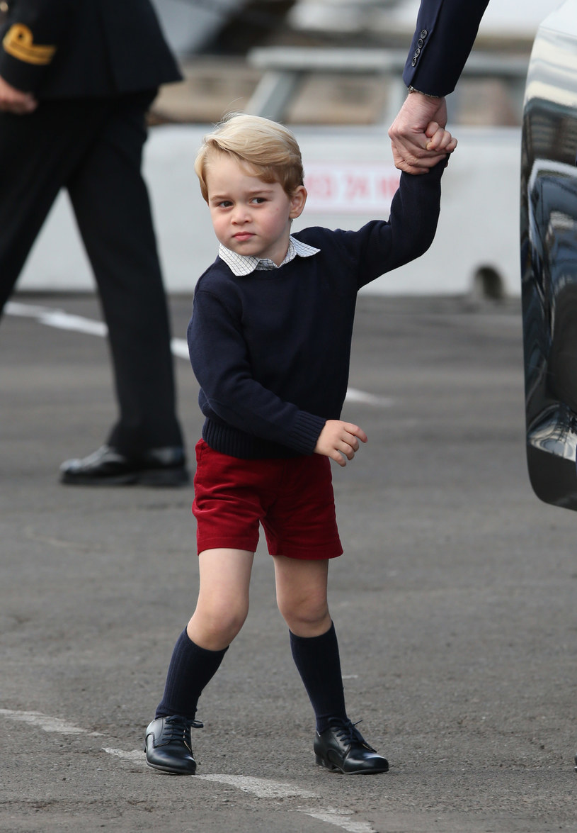 Uroczy książę George /Getty Images