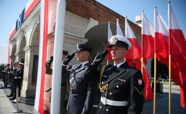 Uroczysta odprawa wart przed Grobem Nieznanego Żołnierza