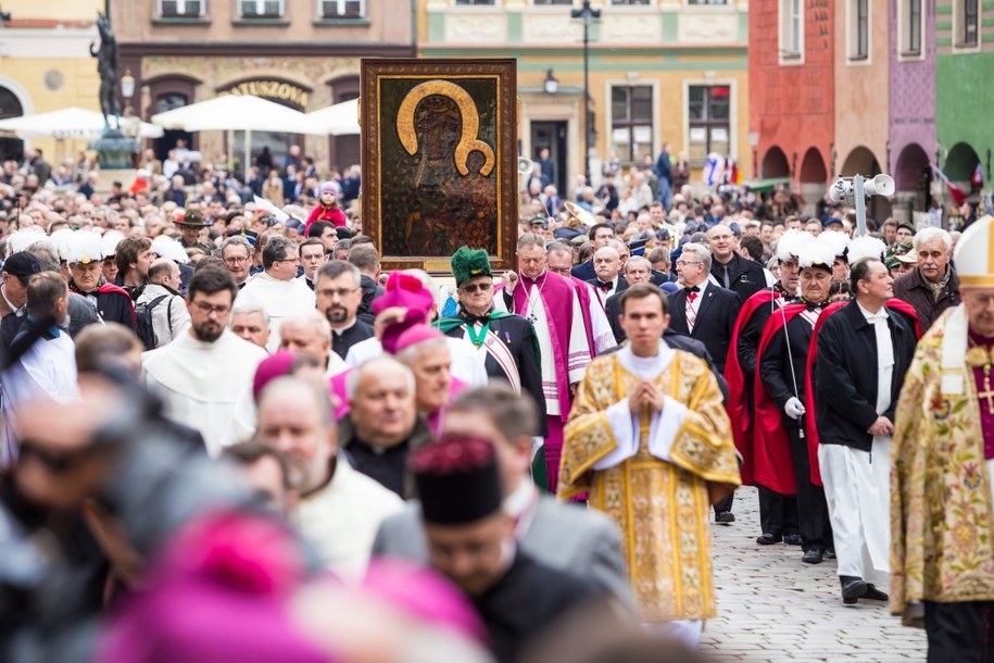 Uroczysta procesja maryjna pod przewodnictwem przewodniczącego Konferencji Episkopatu Polski abp. Stanisława Gądeckiego /Marek Zakrzewski /PAP