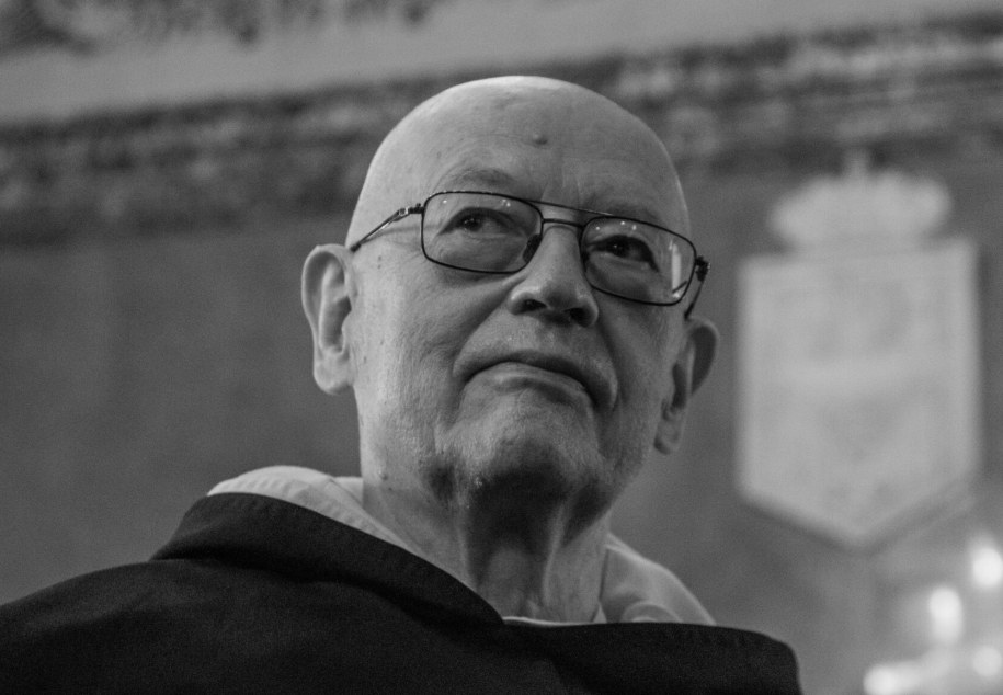 Uroczysta Sesja Rady Miasta Krakowa i wręczenie najwyższego odznaczenia Miasta Krakowa – Srebrnego Medalu „Cracoviae Merenti” Ojcu Profesorowi Janowi Andrzejowi Kloczowskiemu OP (zdjęcie archiwalne) /Jan Graczynski/ /East News