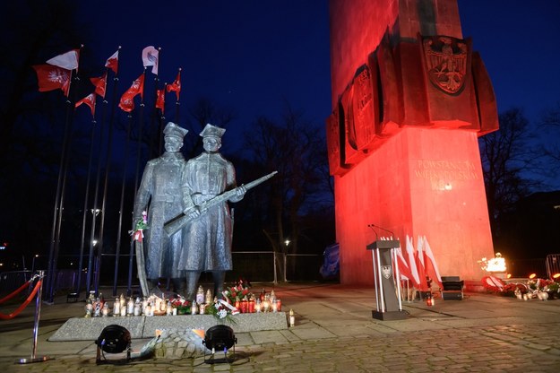 Uroczyste obchody 102. rocznicy wybuchu Powstania Wielkopolskiego przy pomniku Powstańców Wielkopolskich /Jakub Kaczmarczyk /PAP/EPA