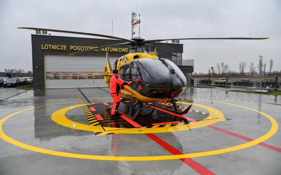 Uroczyste otwarcie nowo wybudowanej siedziby bazy Lotniczego Pogotowia Ratunkowego w Janowicach /Wojtek Jargiło /PAP