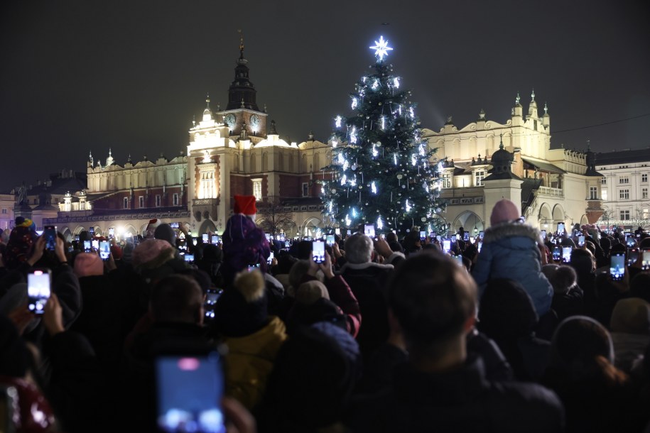 Uroczyste rozświetlenie choinki na Rynku Głównym w Krakowie /	Łukasz Gągulski /PAP