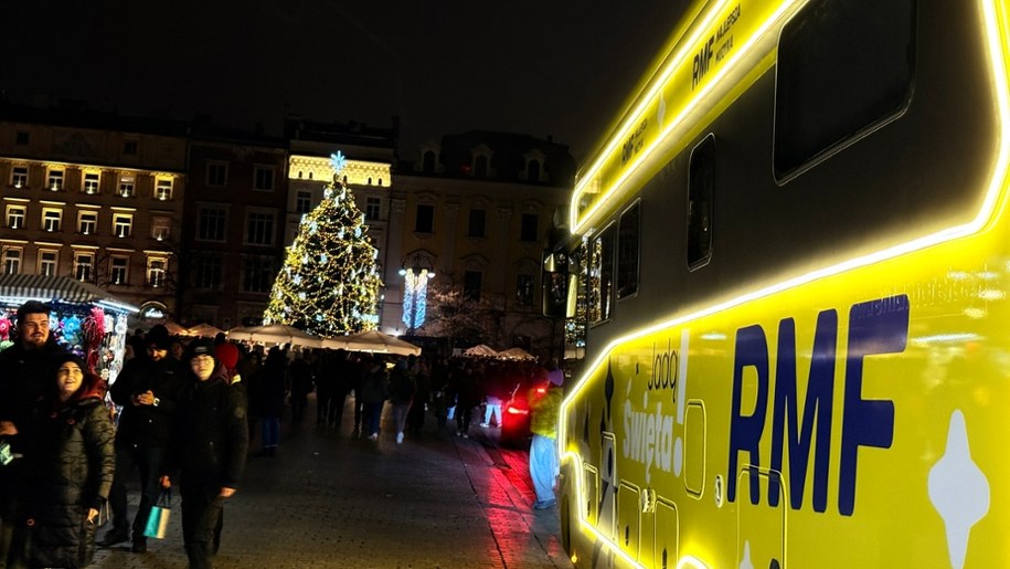 Uroczyste rozświetlenie choinki na Rynku Głównym w Krakowie /Jacek Skóra /RMF FM