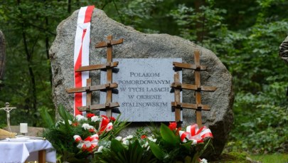 Uroczystość odsłonięcia pomnika poświęconego więźniom politycznym okresu stalinowskiego