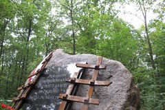 Uroczystość odsłonięcia pomnika poświęconego więźniom politycznym okresu stalinowskiego