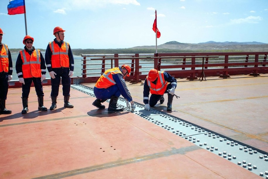 Uroczystość połączenia mostu nad rzeką Tumen. /HANDOUT/AFP/East News /East News