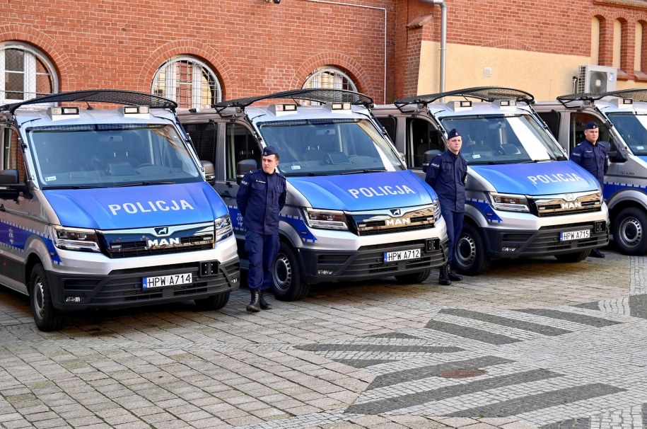 Uroczystość przekazania zachodniopomorskiej policji nowych radiowozów / 	Marcin Bielecki    /PAP