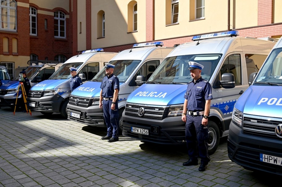 Uroczystość przekazania zachodniopomorskiej policji nowych radiowozów / 	Marcin Bielecki    /PAP
