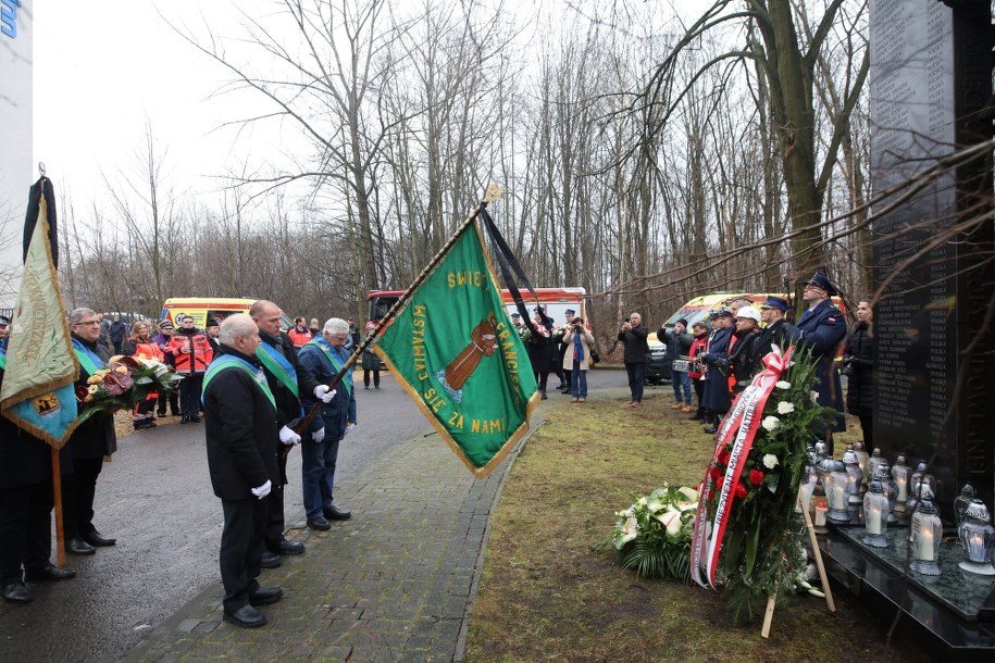 Uroczystość upamiętniająca 18. rocznicę katastrofy hali Międzynarodowych Targów Katowickich /Michał Meissner /PAP