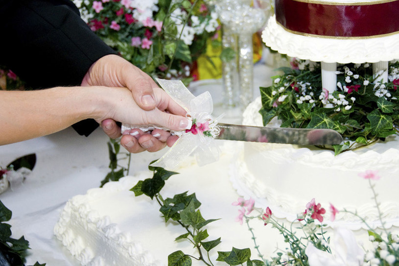 Uroczystość zaślubin powinna być zabawą okraszoną dobrymi nastrojami /© Photogenica