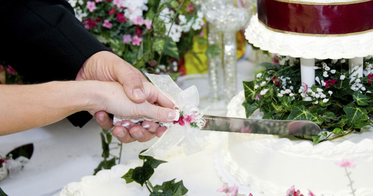 Uroczystość zaślubin powinna być zabawą okraszoną dobrymi nastrojami /© Photogenica