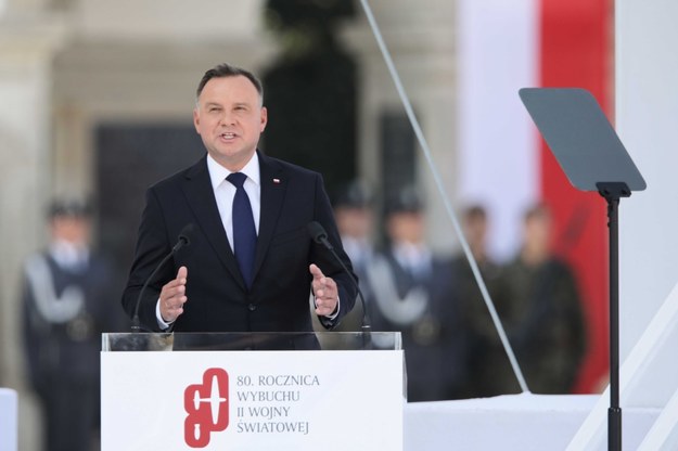 Uroczystości na Placu Piłsudskiego. Przemawia prezydent RP Andrzej Duda /Leszek Szymański /PAP