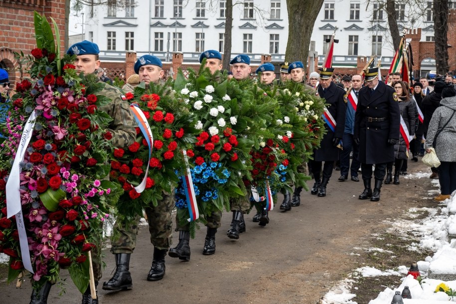 Uroczystości pogrzebowe aktora Leonarda Pietraszaka na Cmentarzu Starofarnym w Bydgoszczy /Tytus Żmijewski /PAP