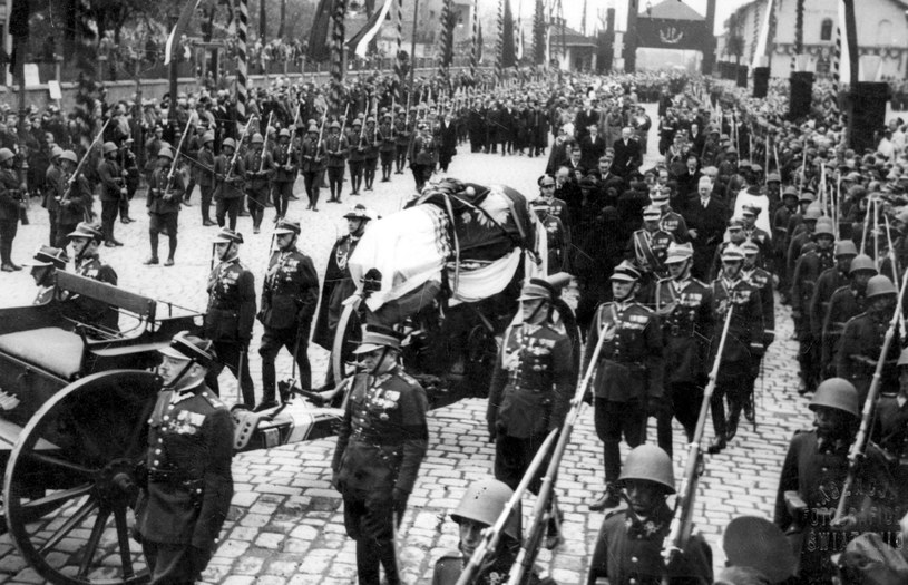Uroczystości pogrzebowe Józefa Piłsudskiego w Krakowie /Z archiwum Narodowego Archiwum Cyfrowego