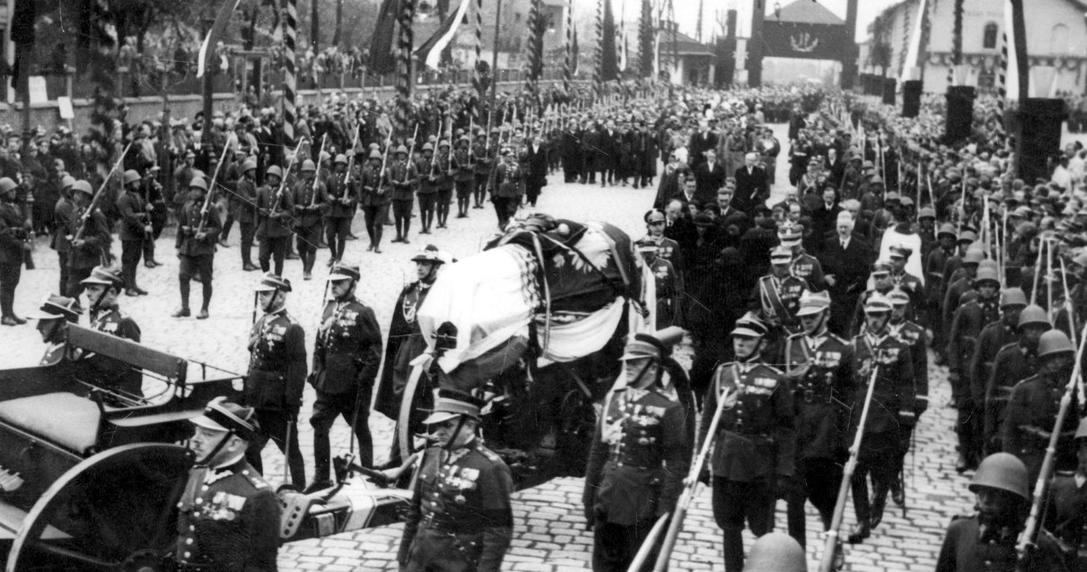 Uroczystości pogrzebowe Józefa Piłsudskiego w Krakowie /Z archiwum Narodowego Archiwum Cyfrowego