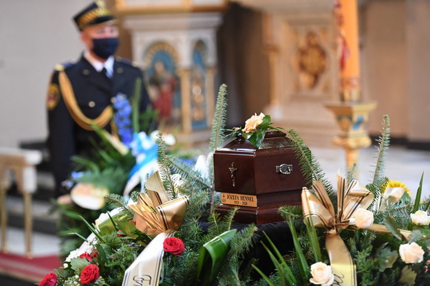 Uroczystości pogrzebowe Józefy Hennelowej /	Jacek Bednarczyk   /PAP