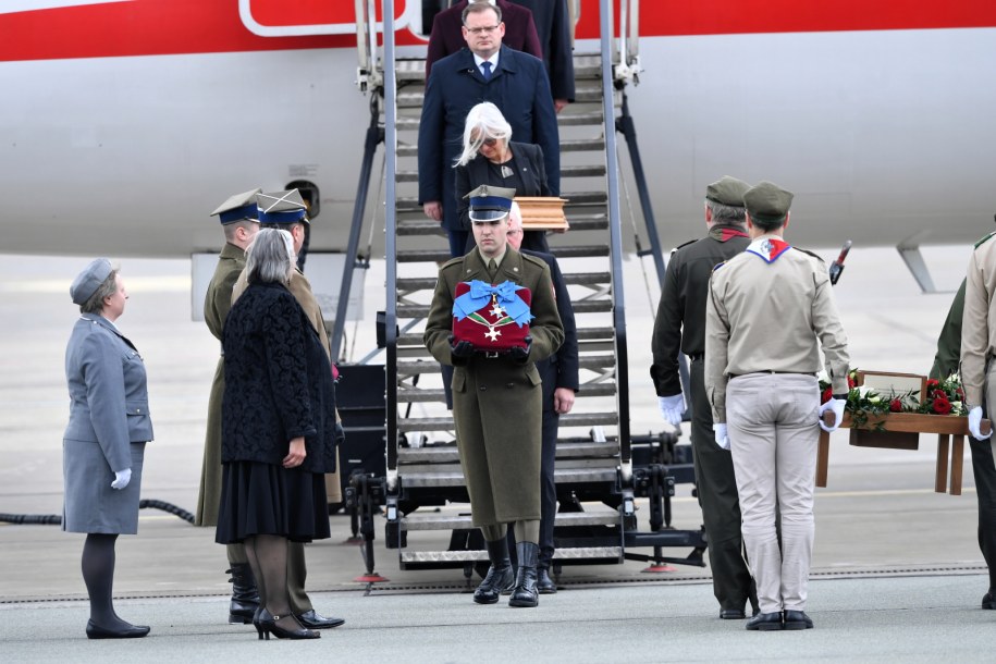 Uroczystości pogrzebowe Karoliny Kaczorowskiej /Piotr Nowak /PAP