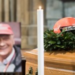 Uroczystości pogrzebowe Nikiego Laudy. Mistrza świata Formuły 1 żegnały tysiące osób