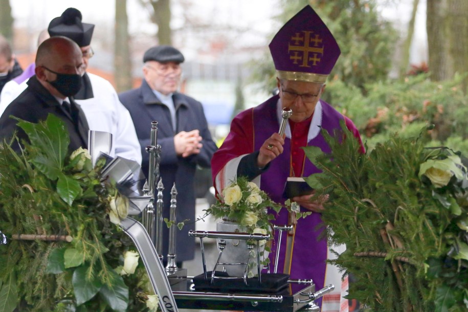 Uroczystości pogrzebowe Piotra Machalicy na cmentarzu św. Rocha w Częstochowie /Waldemar Deska /PAP