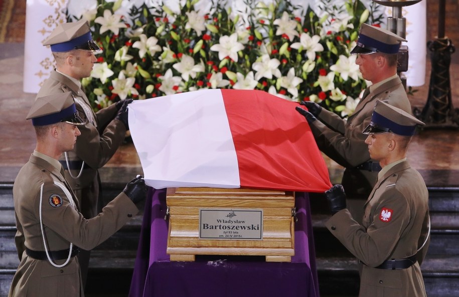 Uroczystości pogrzebowe profesora Władysława Bartoszewskiego /Paweł Supernak  /PAP