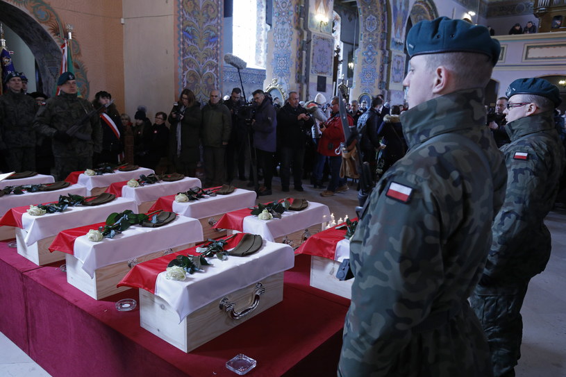 Uroczystości pogrzebowe szczątków żołnierzy poległych w 1920 r. /Artur Reszko /PAP
