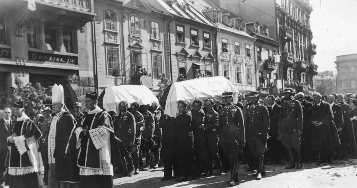 Uroczystości pogrzebowe w Cieszynie Franciszka Żwirki i Stanisława Wigury /Z archiwum Narodowego Archiwum Cyfrowego