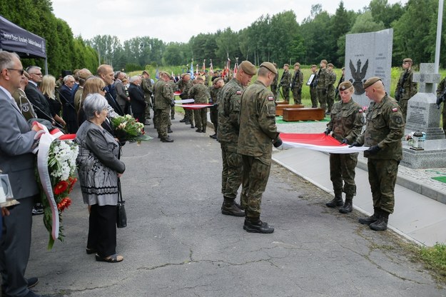 Uroczystości pogrzebowe żołnierzy niezłomnych: Henryka Filipeckiego, Antoniego Fojcika, Władysława Grada, Mariana Kostępskiego i Antoniego Tkocza /Zbigniew Meissner /PAP