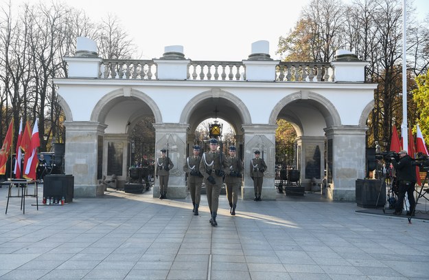 Uroczystości przed Grobem Nieznanego Żołnierza w Warszawie /Andrzej Lange /PAP