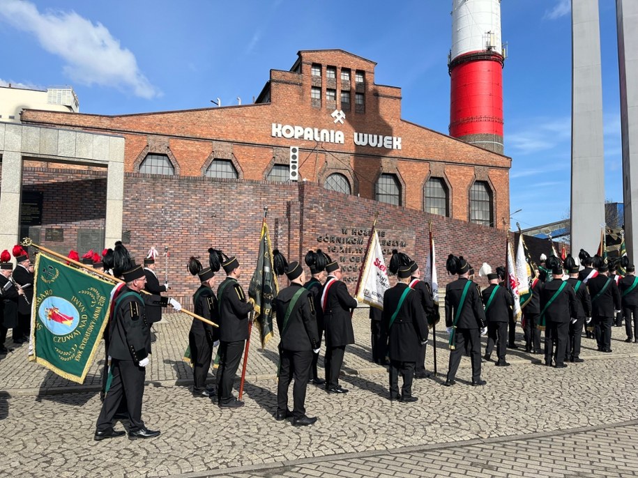 Uroczystości przed kopalnią "Wujek" /Anna Kropaczek /RMF FM