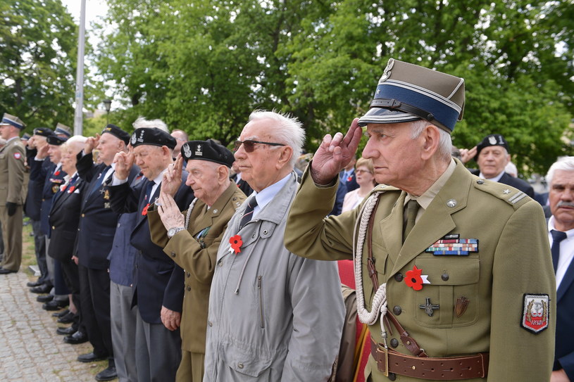 Uroczystości przed pomnikiem Bitwy o Monte Cassino 12 maja w Warszawie /Marcin Obara /PAP