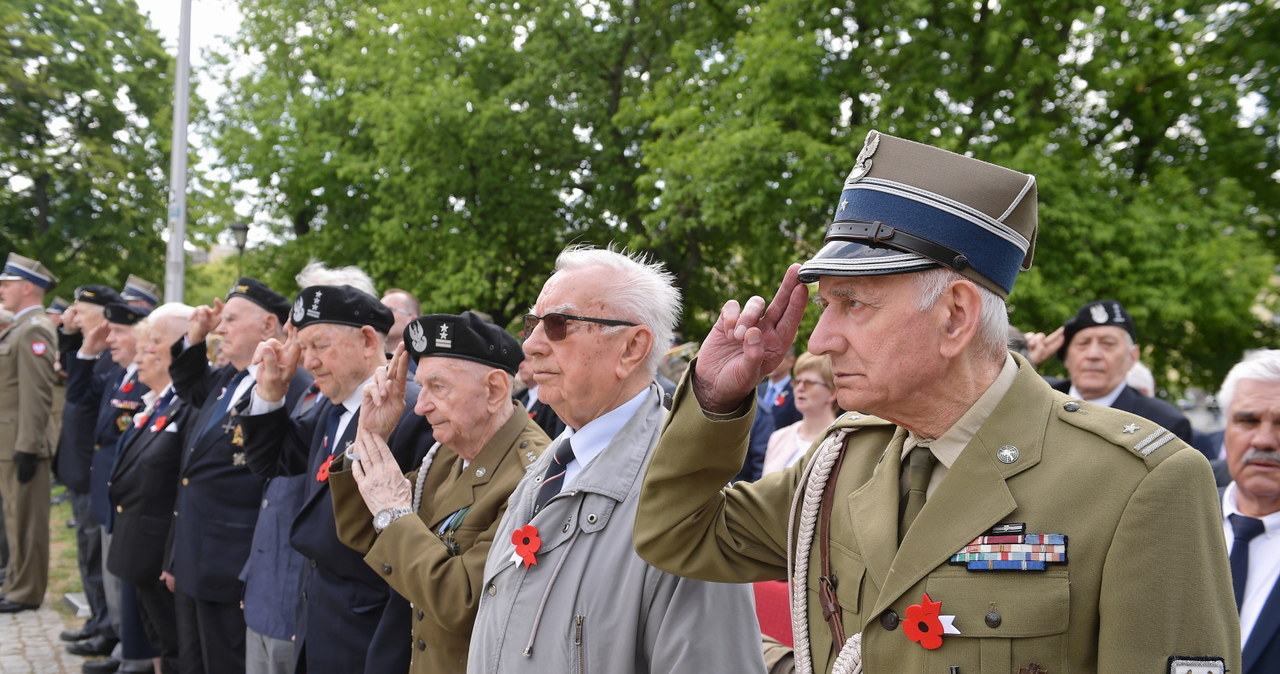 Uroczystości przed pomnikiem Bitwy o Monte Cassino 12 maja w Warszawie /Marcin Obara /PAP