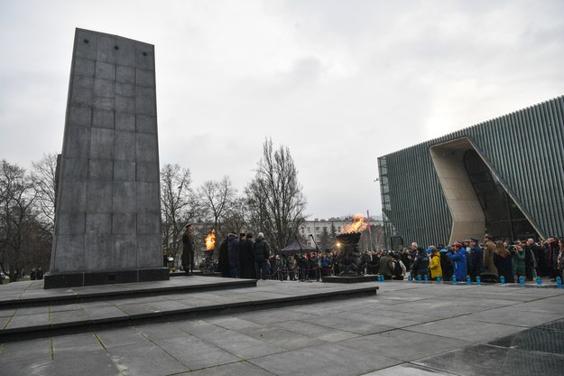 Uroczystości przed Pomnikiem Bohaterów Getta w Warszawie /Andrzej Lange /PAP